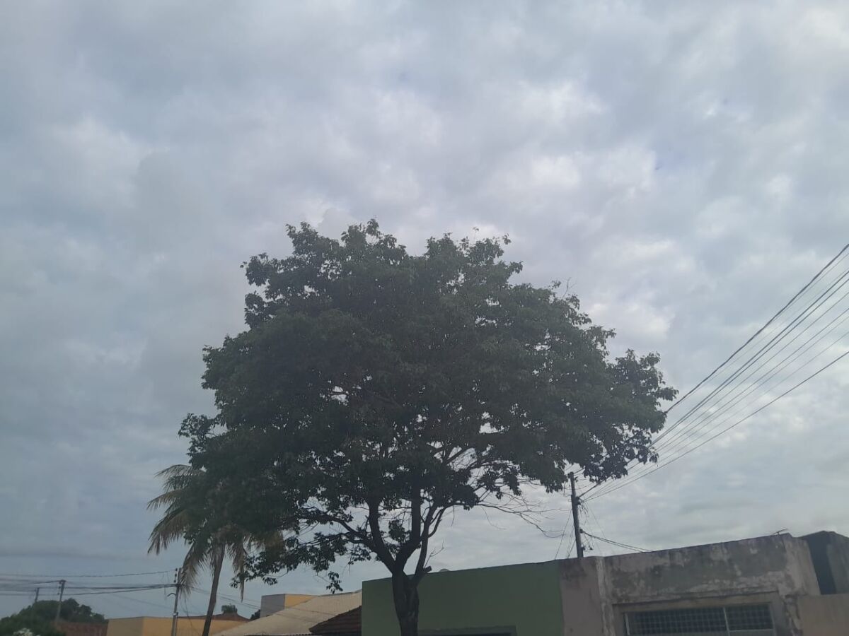 Céu nublado em Campo Grande (MS). 