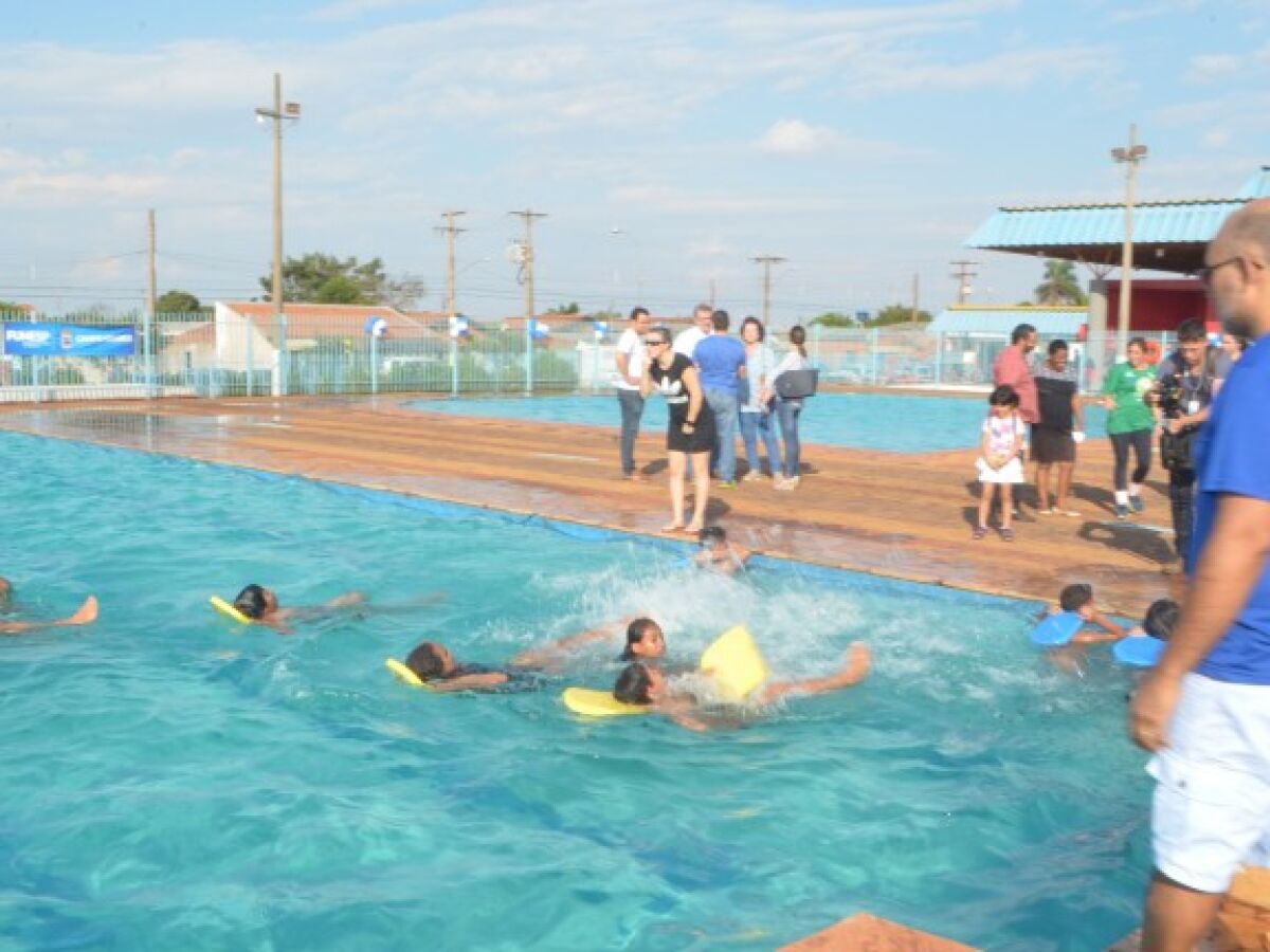 Prefeitura de Magé oferece natação e hidroginástica em Pau Grande