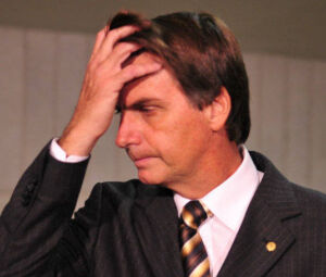 Resultado de imagem para bolsonaro aborrecido