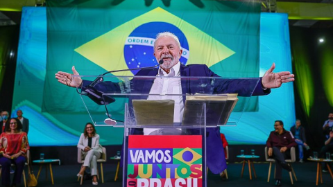 Datafolha: Lula dispara, chega a 48% no 1&ordm; turno