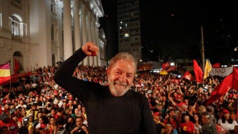 Lula tem 52% dos votos válidos e venceria no 1° turno