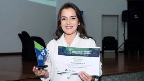 Prefeita Adriane Lopes conquista prêmio de Prefeito Inovador