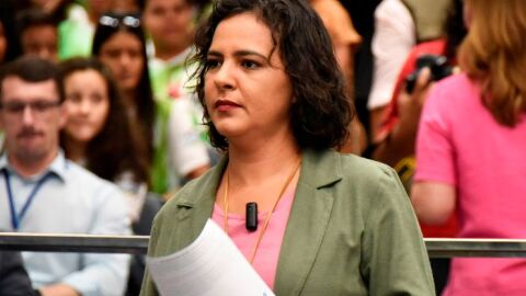 Deputada cobra resposta sobre agressão a jornalista canadense e sequesto de família Guarani-Kaiowá