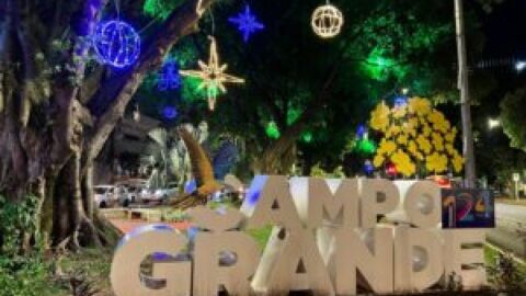 Campo Grande entra no clima do Natal com ruas e avenidas iluminadas