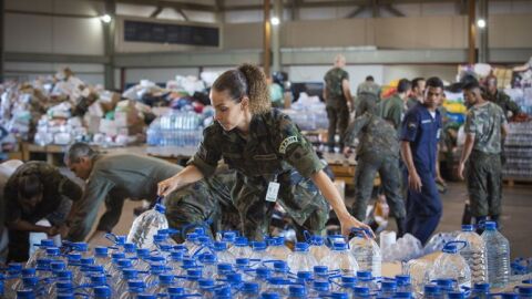 FAB, Exército e voluntários levam 400 toneladas de doações para Canoas