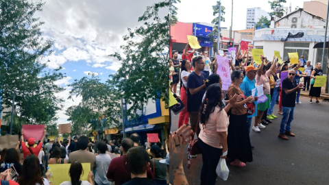 'Criança não é mãe, estuprador não é pai', gritam manifestantes na Capital de MS