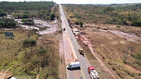 Concessionária libera BR-163 após rastro de destruição deixado por rompimento de barragem