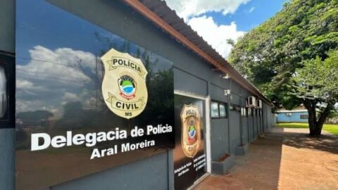 Para vingar o pai, dupla invade casa de rivais e 'esfaqueia geral' 