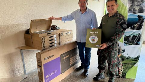 Deputado Gerson Claro entrega novos equipamentos de informática para Projeto Florestinha