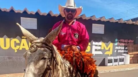 Criança joga pedra em moto, pai tenta defendê-la e morre esfaqueado