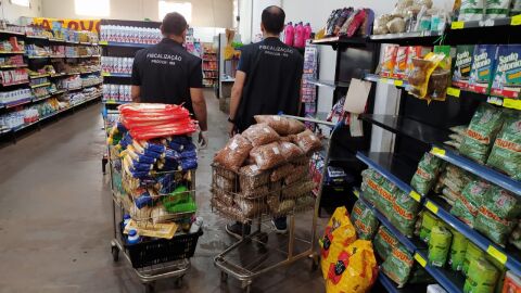 Dona de mercado é presa pela 2ª vez por 'gato de luz' em Campo Grande