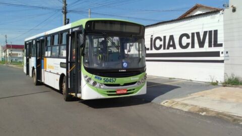 Homem é preso por 'ajeitar pênis' e tocar perna de passageira em Goiás