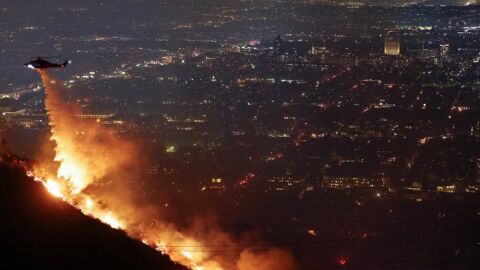 Los Angeles em chamas: polícia mobiliza evacuação próxima à calçada da fama