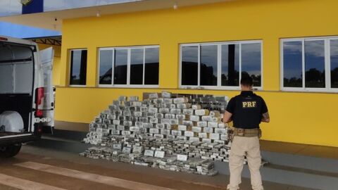 Van de placas solares escondia carga de R$ 16,5 milhões em cocaína