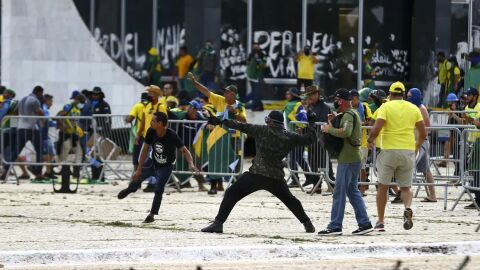 Para psicanalistas, ataque do 8/1 foi movido por revolução imaginária