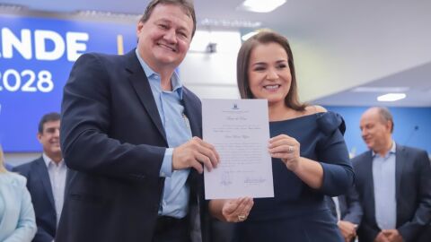 Adriane inicia gestão com meta de obras e contratos por resultados