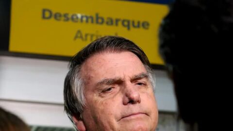 Por risco de fuga, Moraes nega devolver passaporte de Jair Bolsonaro