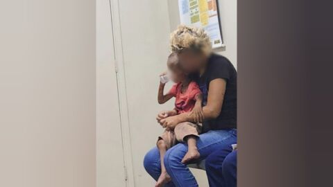 Cheio de lesões e desnutrido, bebê era 'cuidado' pela mãe, avó e tia