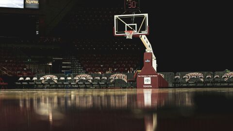 Aos 13 anos, Mohamed Dabone tem 2,10 m e impressiona no basquete europeu