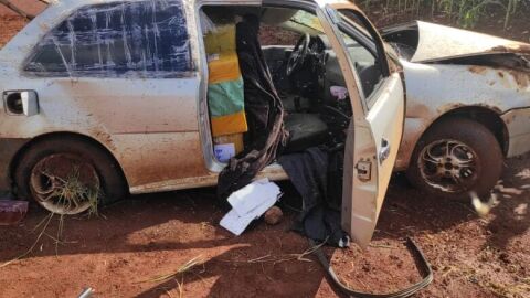 Mulher morre após capotar carro lotado de mercadorias na fronteira em MS