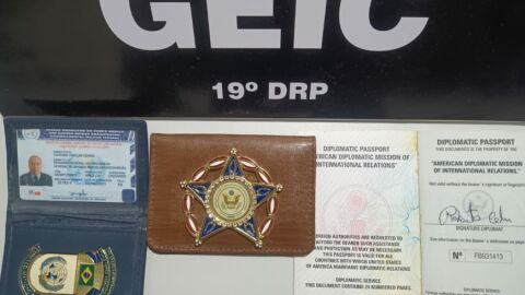 Doutor do golpe tinha fardas, insígnias da ONU e diplomas falsificados