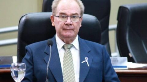 TCE vê irregularidade em salários e multa ex-presidente da Câmara de Dourados