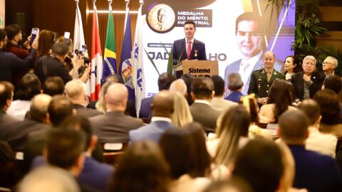 Ministro Jader Filho recebe maior honraria da indústria paraense 