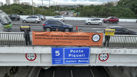 ONG protesta contra listagem da JBS na Bolsa de NY: 'Ameaça ao clima, à saúde e aos animais'