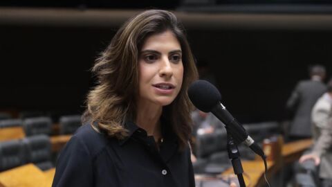 "Eu fui diagnosticada com câncer", revela deputada federal Camila Jara (vídeo)