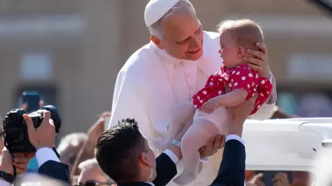 Leão 14 inicia oficialmente o pontificado em missa histórica na praça São Pedro