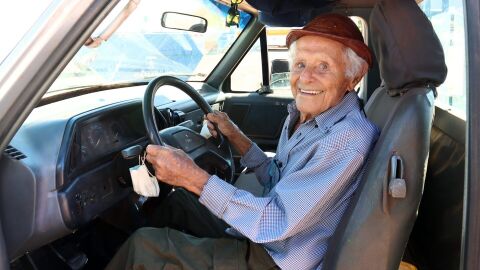 Aos 102 anos, morador de MS renova CNH e segue como o mais idoso habilitado