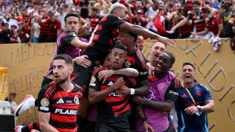 Flamengo cala comentaristas brasileiros e atropela Chelsea no Mundial