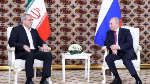 Rússia diz estar pronta para apoiar o Irã e condena ataques dos EUA
