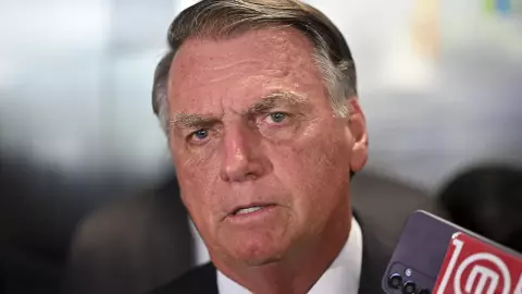 Bolsonaro passa mal, cancela compromissos em Goiás e retorna a Brasília