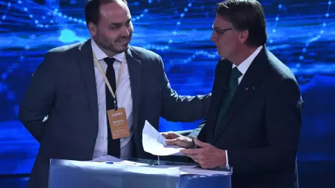 PF aponta Bolsonaro e filho '03' como chefes da Abin paralela