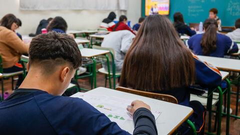 Educação avança na infância, mas abandono escolar e desigualdades ainda preocupam, diz IBGE