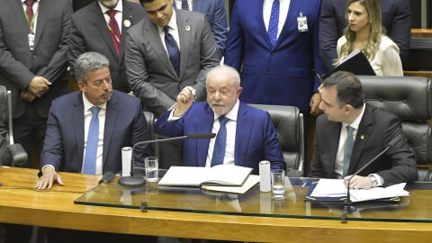 Presidente Lula veta aumento no número de deputados e evita gastos extras ao país