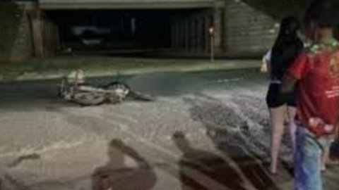 Welviton, de 17 anos, morre após bater em pedestre, cair e ser atropelado por carreta