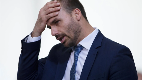 Inimigo do Brasil, Eduardo Bolsonaro tem bens e Pix bloqueados pelo STF