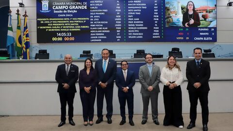 Câmara reelege Papy para presidente e faz troca entre bolsonaristas