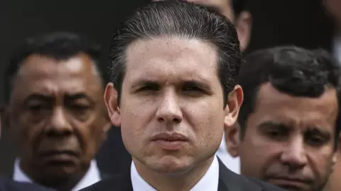 Bolsonaro tenta manobra na Câmara e leva rasteira de Motta