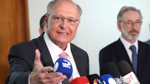 Pix é modelo, e problema real está em tarifas dos EUA, diz Alckmin