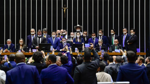 Após sequestro do parlamento, bolsonaristas falam em 'vitória'