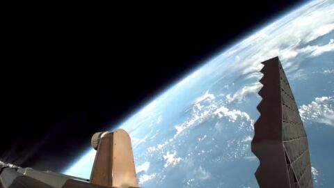 Após fotografar a Terra, nave 'mais poderosa' da SpaceX cai no mar