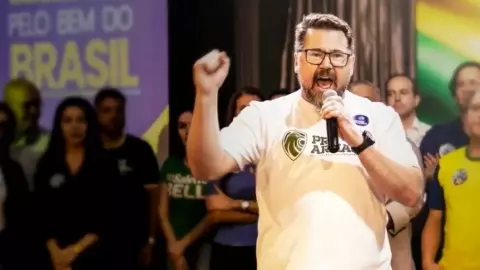 Pollon ataca a imprensa por expor seu uso político de laudo autista