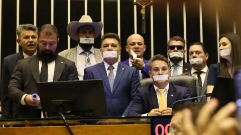 Oposição ocupa plenários por anistia a 8/1 e impeachment de Moraes