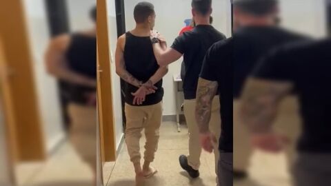 Homem mata gato da ex-mulher e toca fogo na casa dela em Goiás
