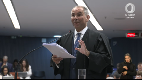 "É um irresponsável esse tenente Coronel Mauro Cid", grita a defesa de Braga Netto