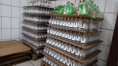 Polícia fecha fábrica de bebidas 'piratas' no MS e prende responsável