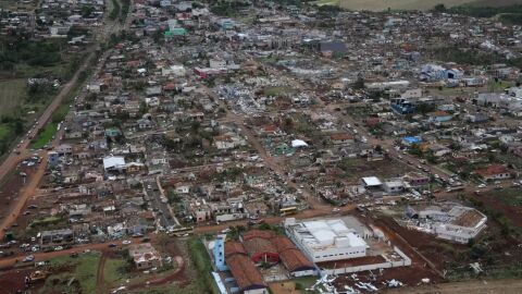 Paraná decreta calamidade pública após tornado destruir cidade